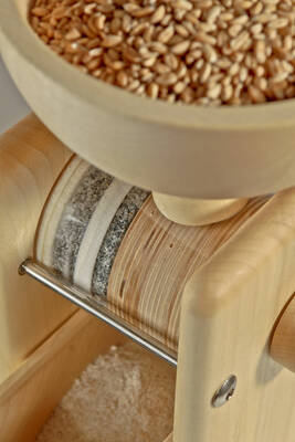 Komo manual grain mill top