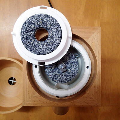 Komo Fidibus XL grain mill millstones