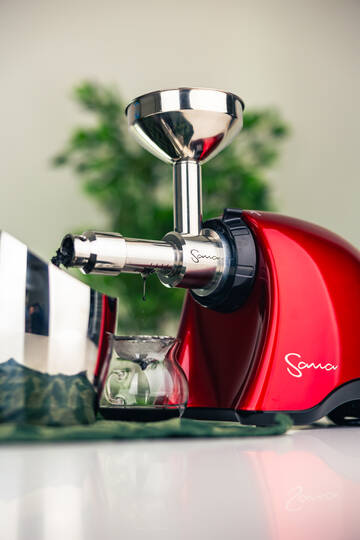 Sana 702 oil extractor lifestyle 2